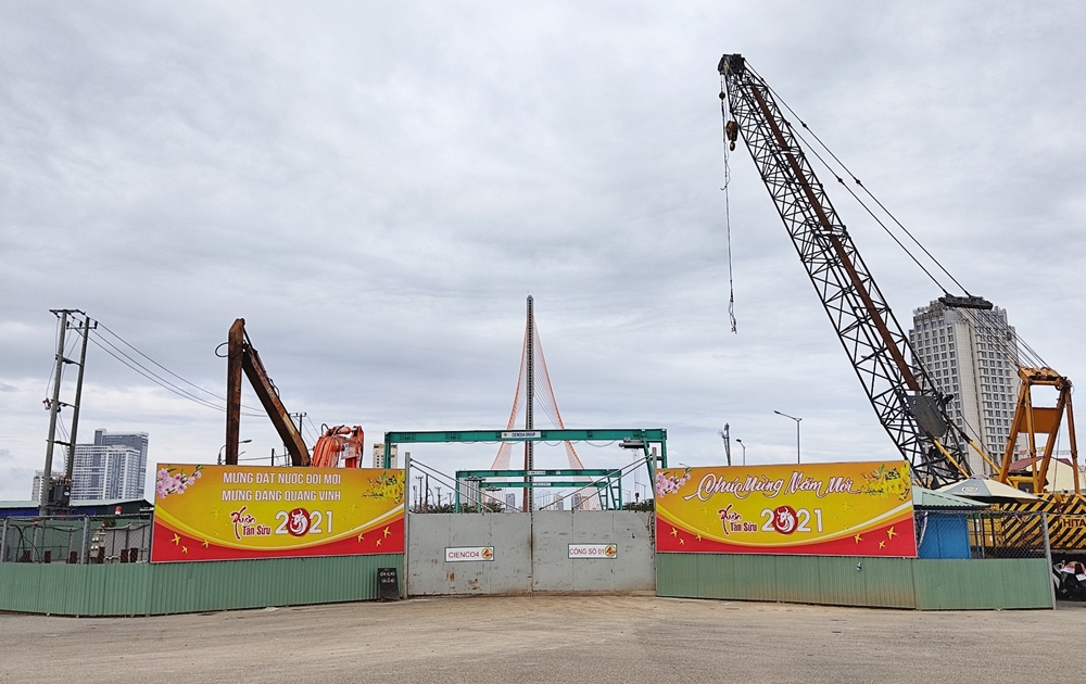 Không khí xuân trên công trình trọng điểm nút giao thông cầu Trần Thị Lý.